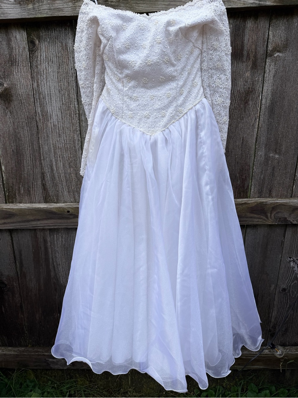 Vintage 80-90s Off-Shoulder White Lace Long Sleeve Wedding Dress